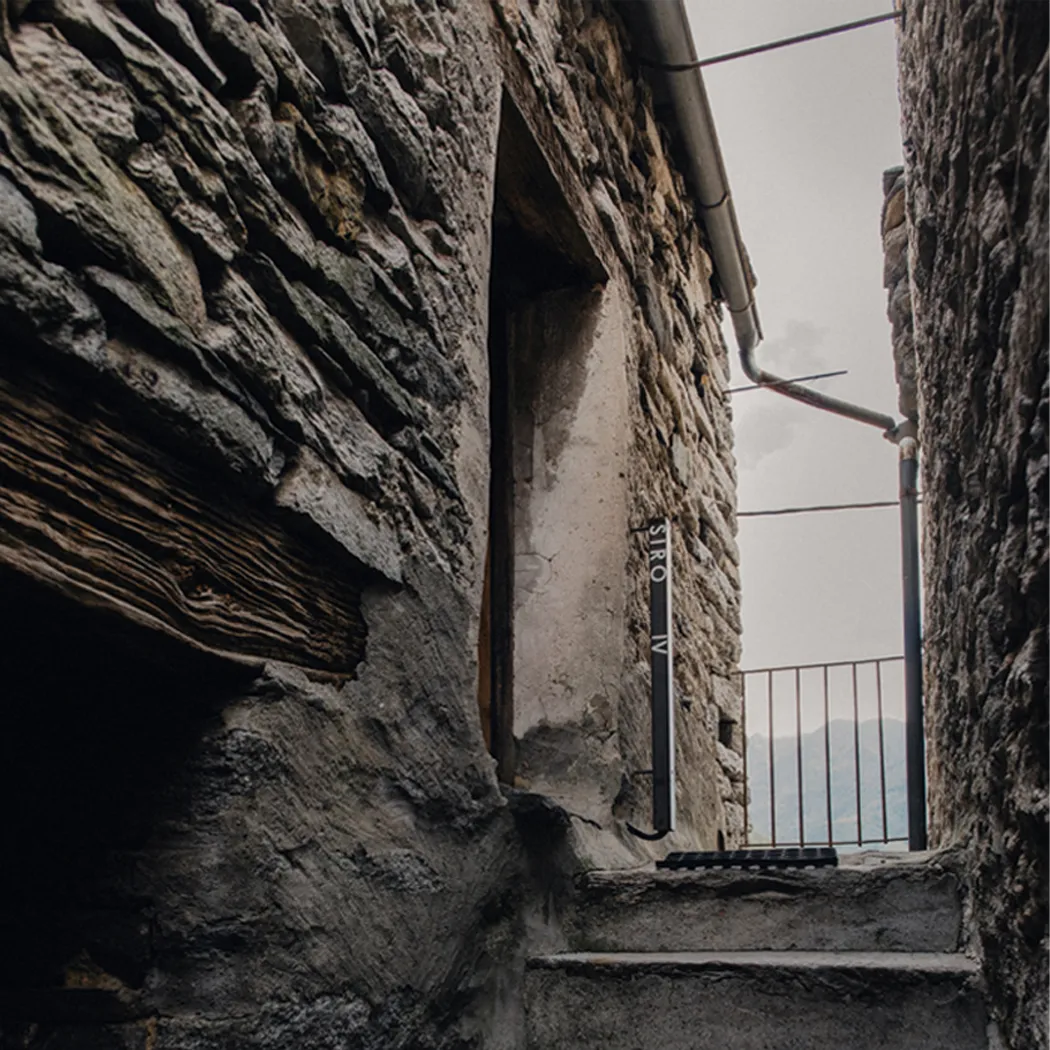 Ingresso camera in pietra albergo diffuso corippo